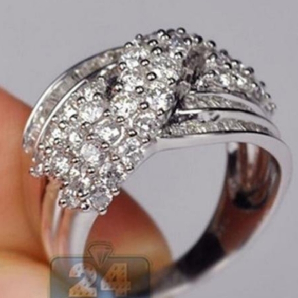 Beautiful ring - Picture 3 of 6